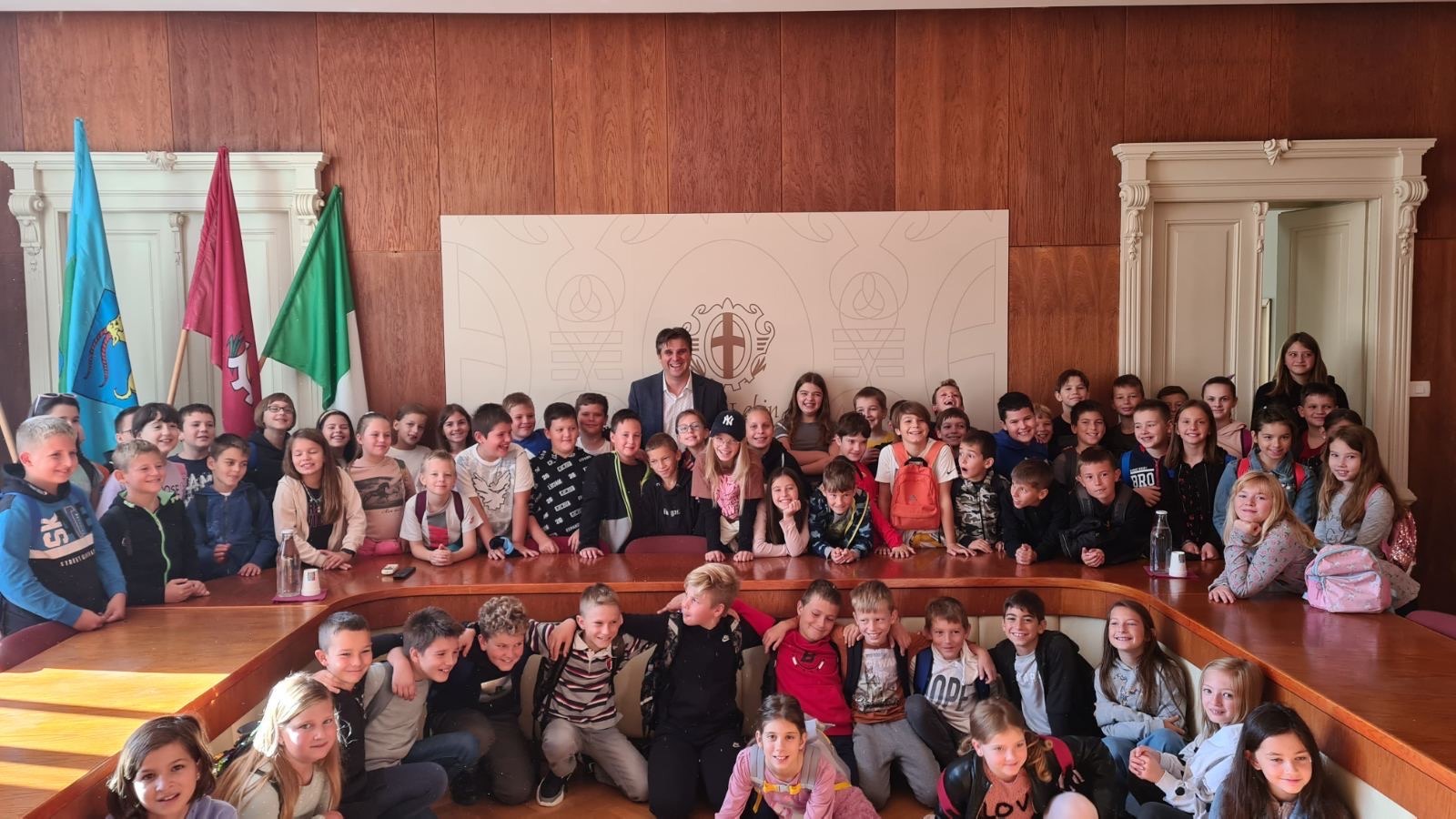 I Osnovna škola Ivo Lola Ribar posjetila Gradsku upravu